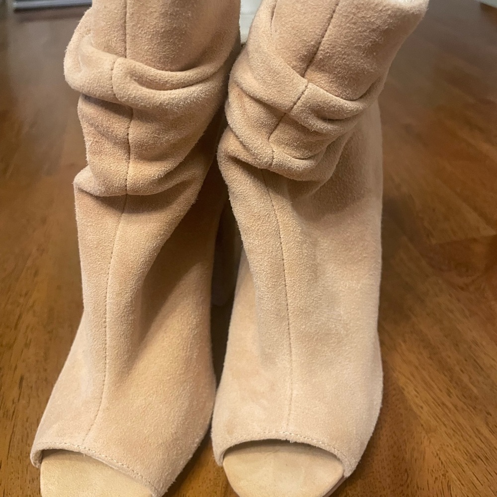 Elegant Tan Women's Boots